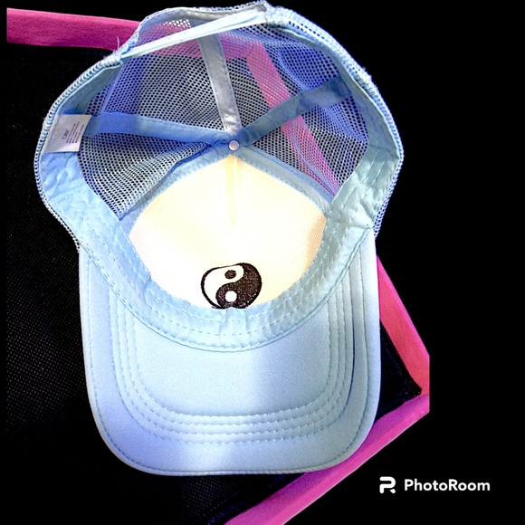 Snap-Back Ying/Yang Hat, Novelty, SkyBlue, White, Adjustable - Picture 6 of 12